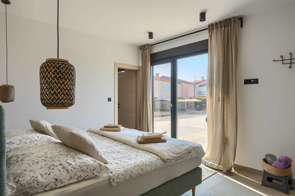 4-Bedroom Villa in Tar with Pool for 10 Guests
