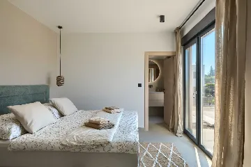 4-Bedroom Villa in Tar with Pool for 10 Guests