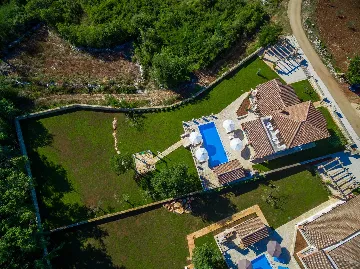 4-Bedroom Villa with Pool and Big Garden in Višnjan