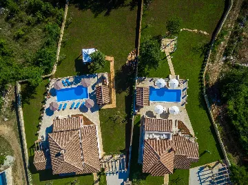 4-Bedroom Villa with Pool and Big Garden in Višnjan