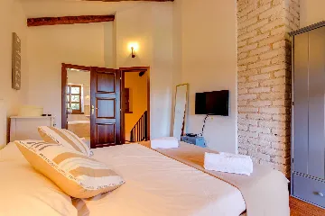 4-Bedroom Villa with Pool and Big Garden in Višnjan