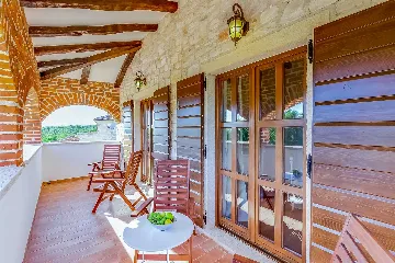 4-Bedroom Villa with Pool and Big Garden in Višnjan
