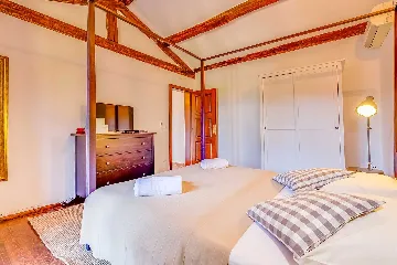 4-Bedroom Villa with Pool and Big Garden in Višnjan