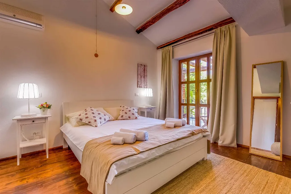 4-Bedroom Villa with Pool and Big Garden in Višnjan
