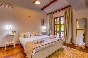 4-Bedroom Villa with Pool and Big Garden in Višnjan