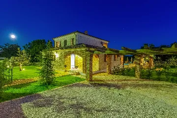 4-Bedroom Villa with Pool and Big Garden in Višnjan