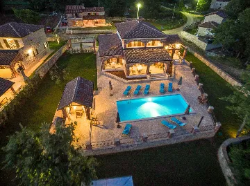 4-Bedroom Villa with Pool and Big Garden in Višnjan