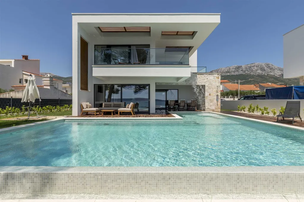 4-Bedroom Villa in Kaštela with Infinity Pool