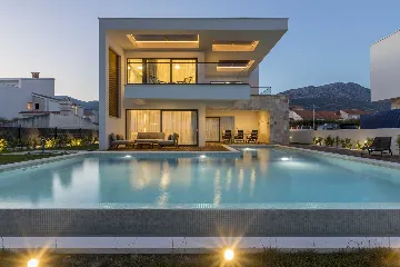 4-Bedroom Villa in Kaštela with Infinity Pool