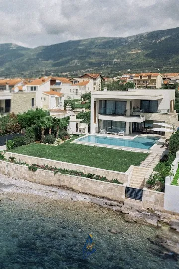4-Bedroom Villa in Kaštela with Infinity Pool