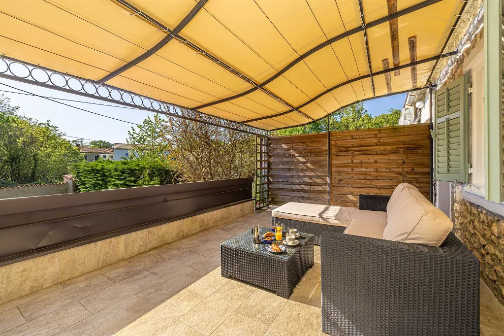 House with Private Pool and Tree House in Dobrinj