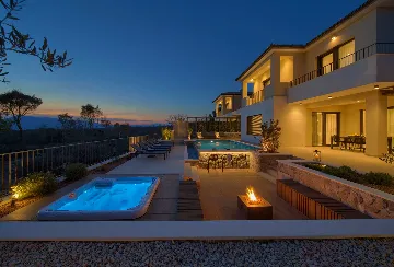 Villa for 12 Guests in Pinezići