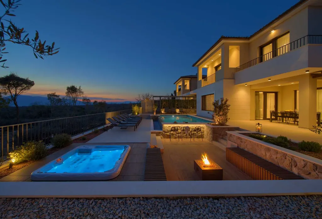 Villa for 12 Guests in Pinezići