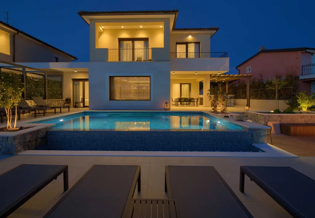Villa for 12 Guests in Pinezići