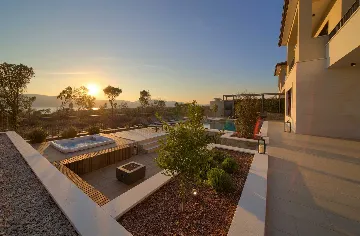 Villa for 12 Guests in Pinezići