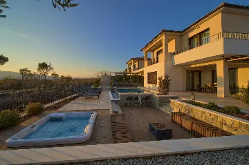 Villa for 12 Guests in Pinezići