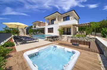 Villa for 12 Guests in Pinezići