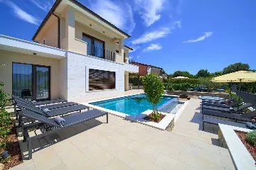 Villa for 12 Guests in Pinezići