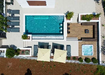 Villa for 12 Guests in Pinezići