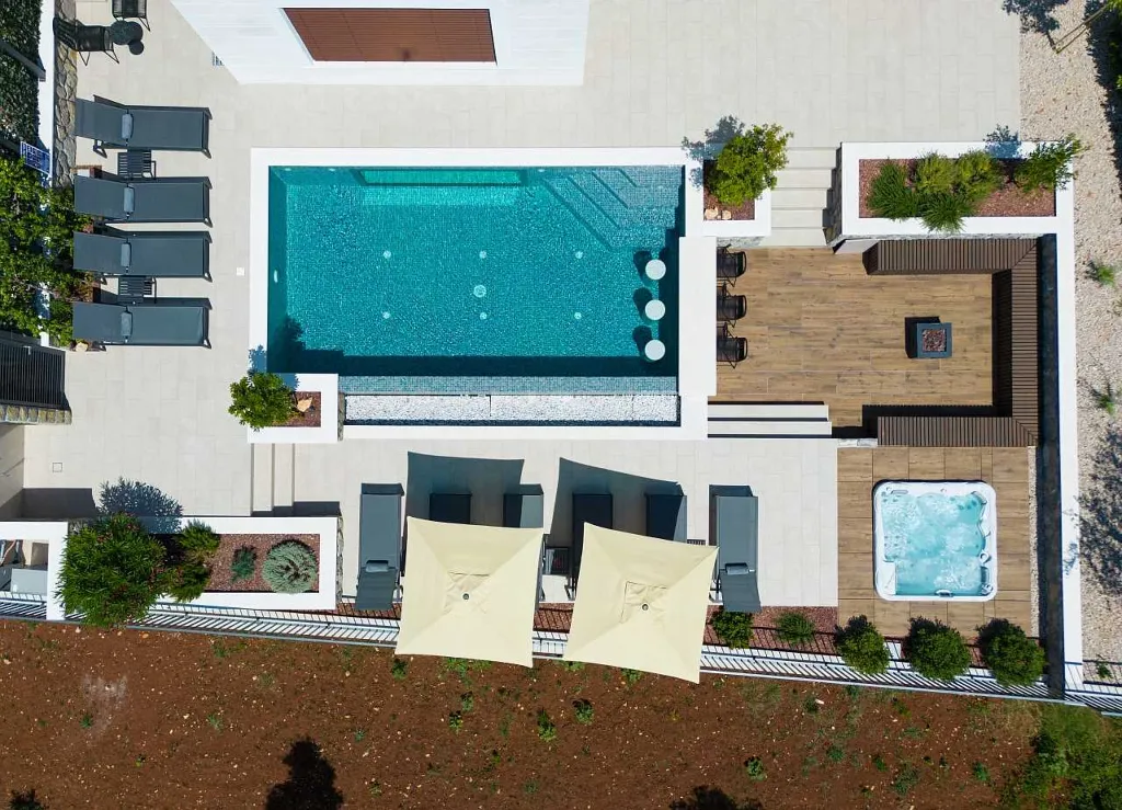 Villa for 12 Guests in Pinezići