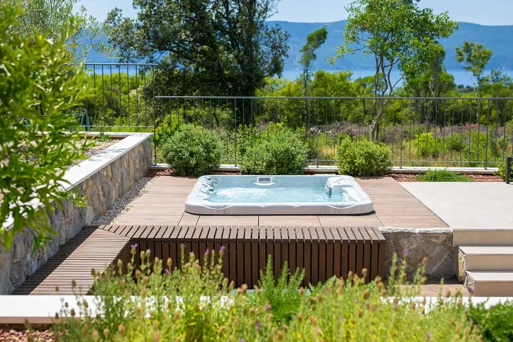 Villa for 12 Guests in Pinezići