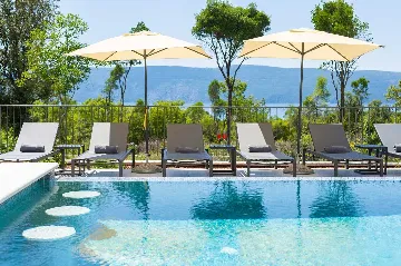 Villa for 12 Guests in Pinezići