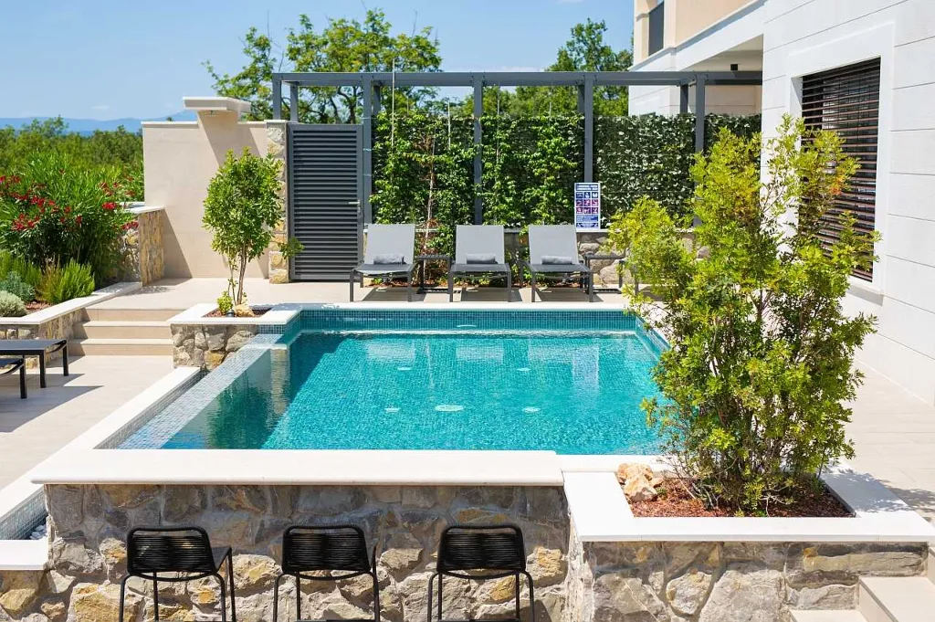 Villa for 12 Guests in Pinezići