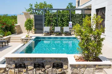 Villa for 12 Guests in Pinezići