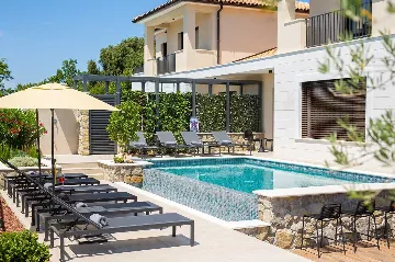 Villa for 12 Guests in Pinezići