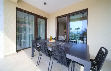 Villa for 12 Guests in Pinezići