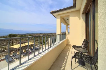 Villa for 12 Guests in Pinezići