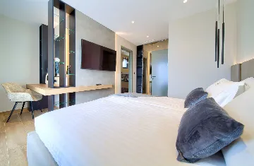 Villa for 12 Guests in Pinezići