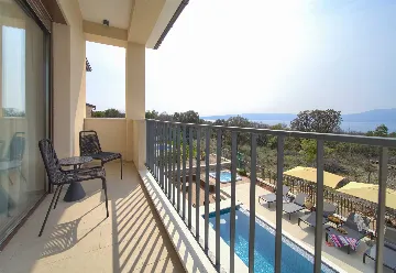 Villa for 12 Guests in Pinezići