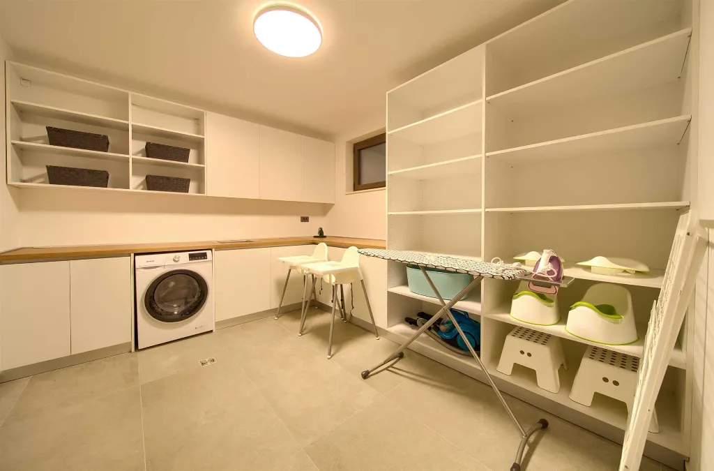 Villa for 12 Guests in Pinezići