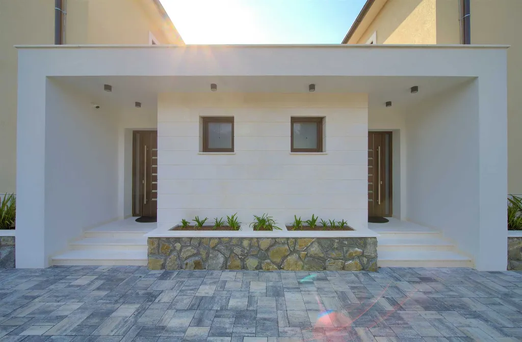 Villa for 12 Guests in Pinezići
