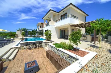 Villa for 12 Guests in Pinezići