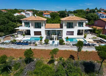 Villa for 12 Guests in Pinezići