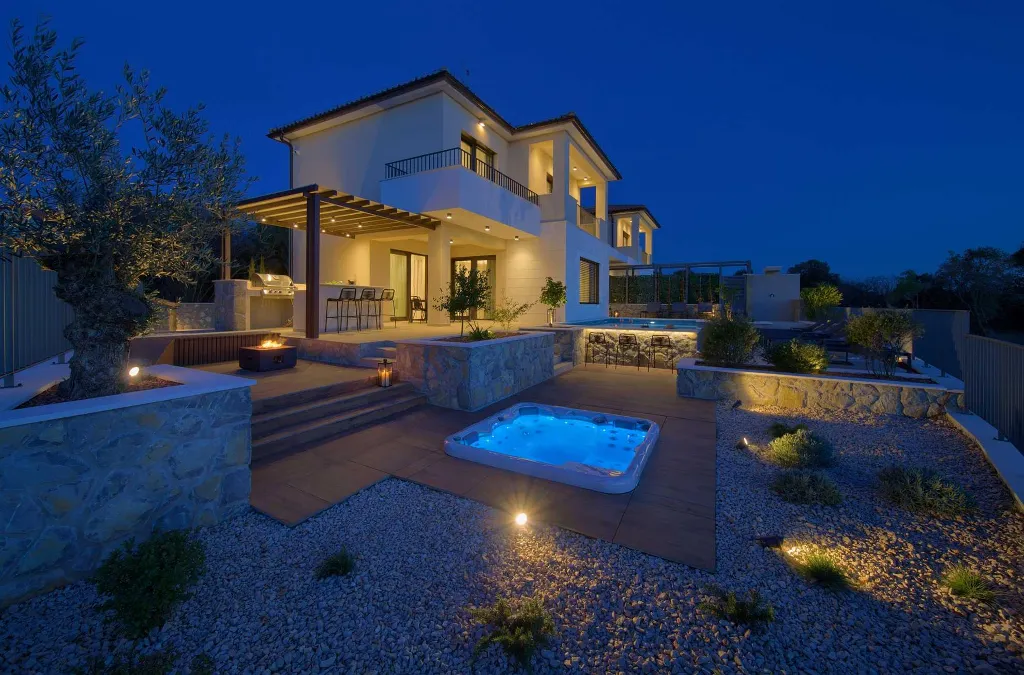 4-Bedroom Villa in Pinezići for 12 Guests
