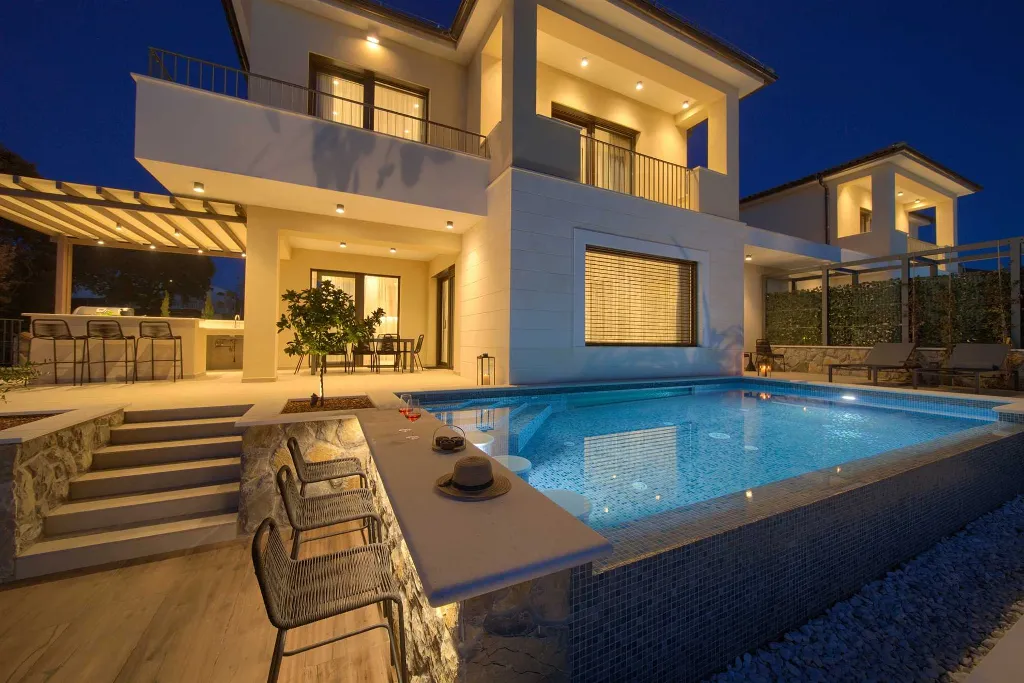 4-Bedroom Villa in Pinezići for 12 Guests