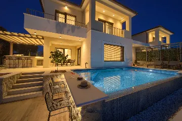 4-Bedroom Villa in Pinezići for 12 Guests