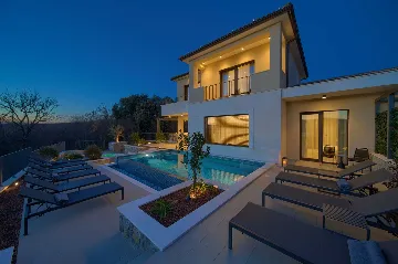 4-Bedroom Villa in Pinezići for 12 Guests