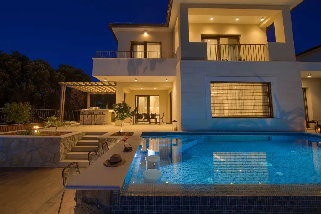 4-Bedroom Villa in Pinezići for 12 Guests