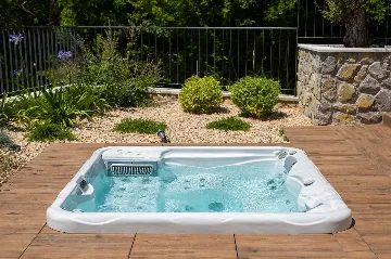 4-Bedroom Villa in Pinezići for 12 Guests