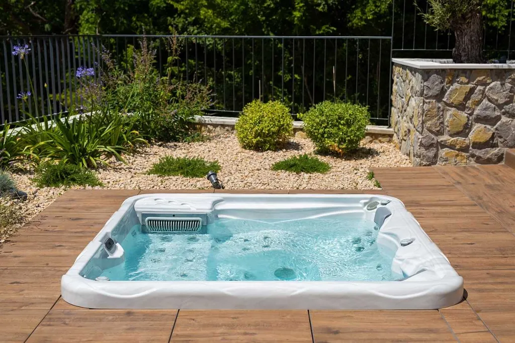 4-Bedroom Villa in Pinezići for 12 Guests
