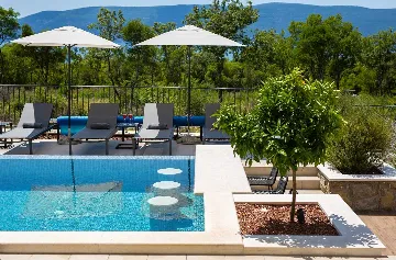 4-Bedroom Villa in Pinezići for 12 Guests