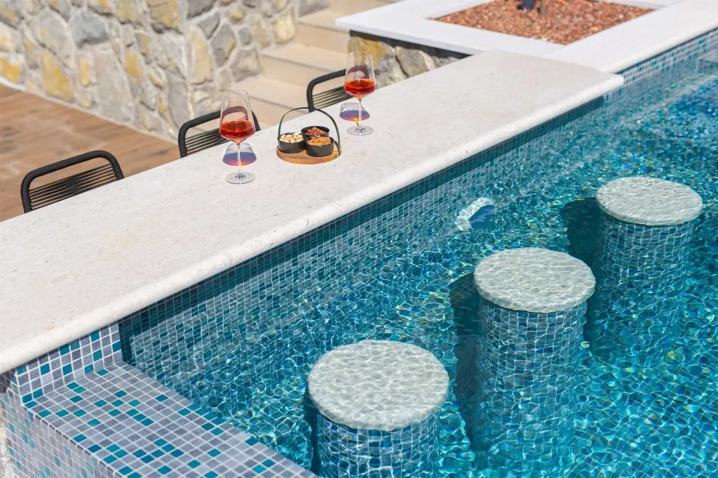 4-Bedroom Villa in Pinezići for 12 Guests
