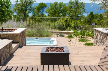 4-Bedroom Villa in Pinezići for 12 Guests