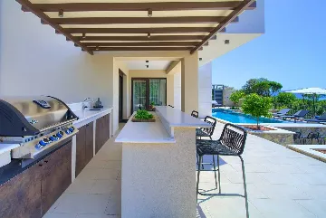 4-Bedroom Villa in Pinezići for 12 Guests