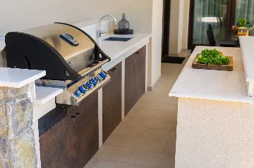 4-Bedroom Villa in Pinezići for 12 Guests