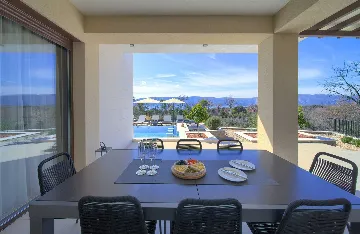 4-Bedroom Villa in Pinezići for 12 Guests